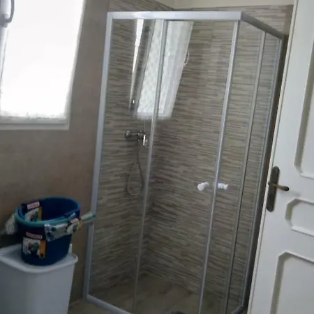 Apartment Casa Vacanze Leo 2 *